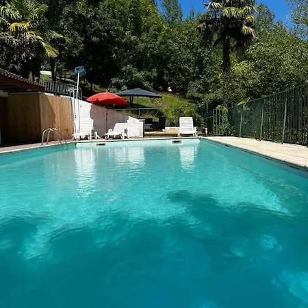 Gite 8 Personnes Avec Piscine 펜션